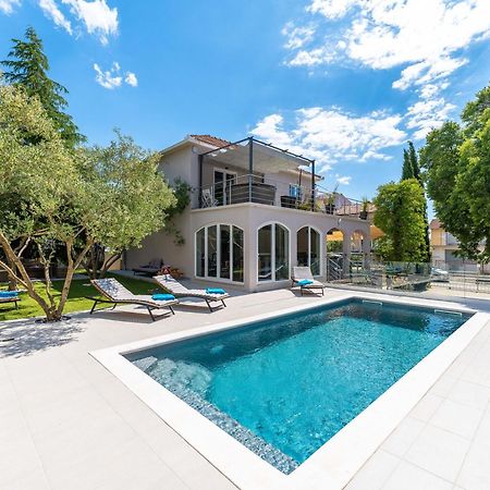 Villa B&D Zadar For The Complete Pleasure Of Vacation !Heated! Private Pool! Green Oasis In The Center Of Zadar, 100M From The Sea Exterior photo