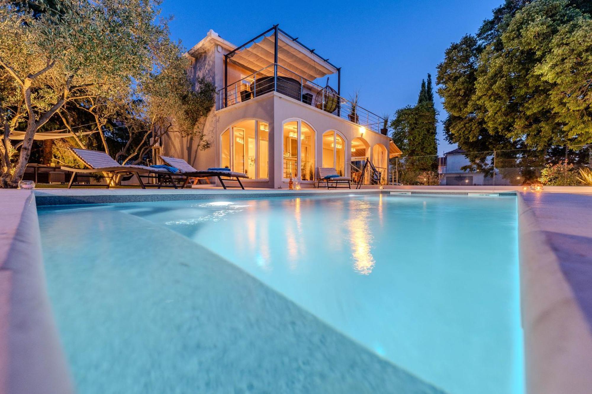 Villa B&D Zadar For The Complete Pleasure Of Vacation !Heated! Private Pool! Green Oasis In The Center Of Zadar, 100M From The Sea Exterior photo