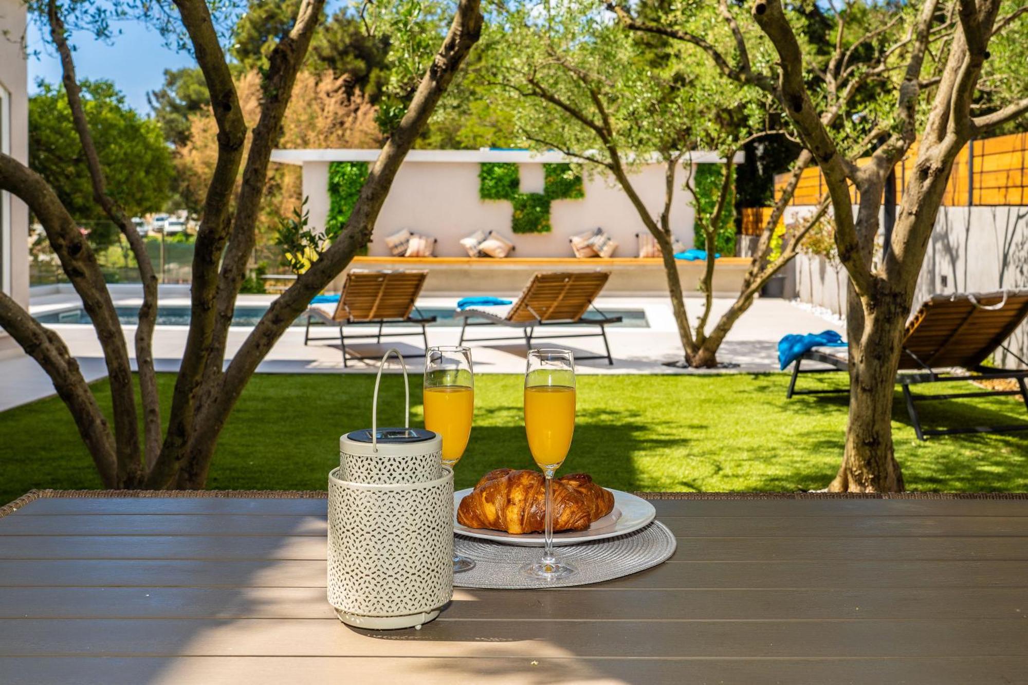 Villa B&D Zadar For The Complete Pleasure Of Vacation !Heated! Private Pool! Green Oasis In The Center Of Zadar, 100M From The Sea Exterior photo