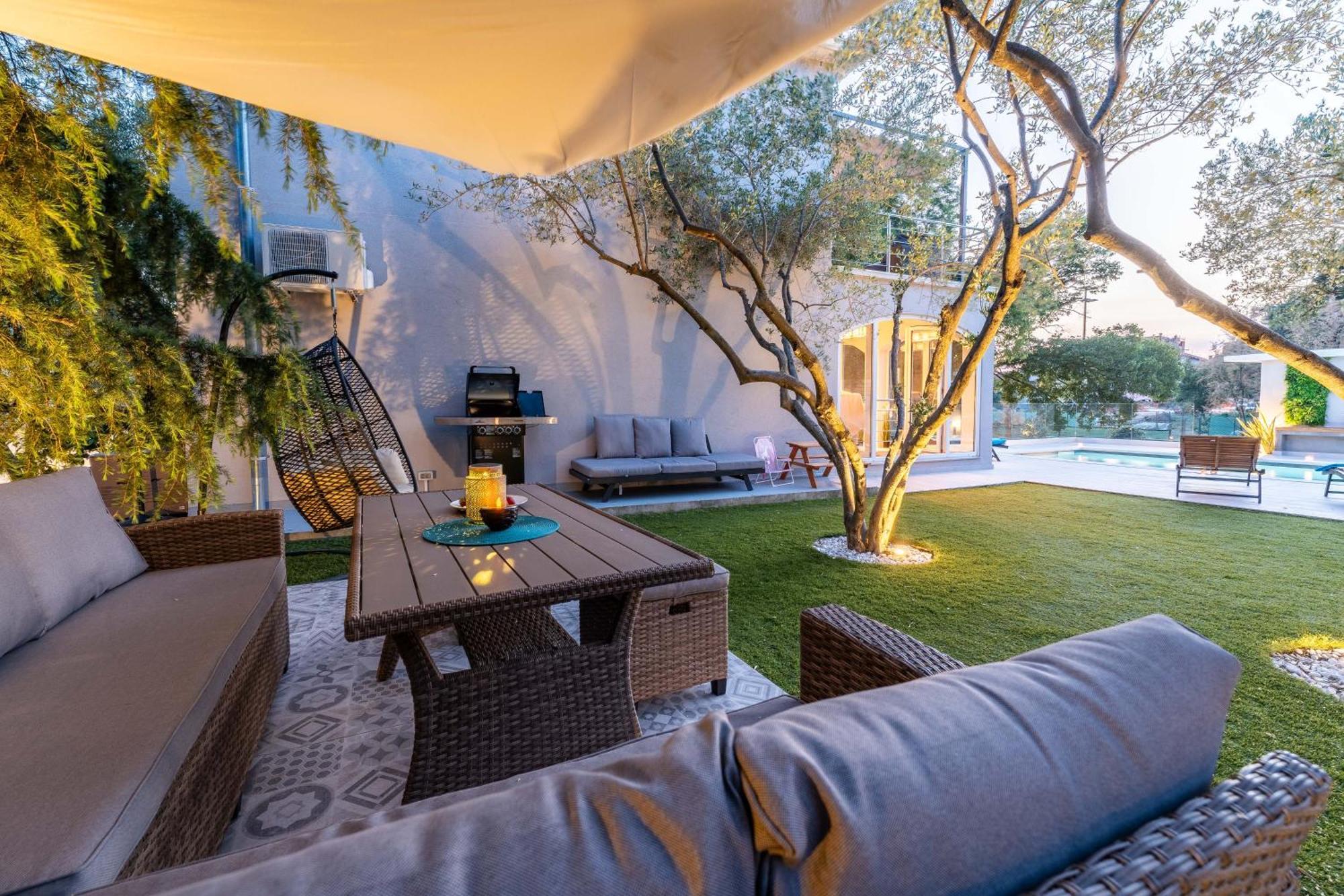 Villa B&D Zadar For The Complete Pleasure Of Vacation !Heated! Private Pool! Green Oasis In The Center Of Zadar, 100M From The Sea Exterior photo