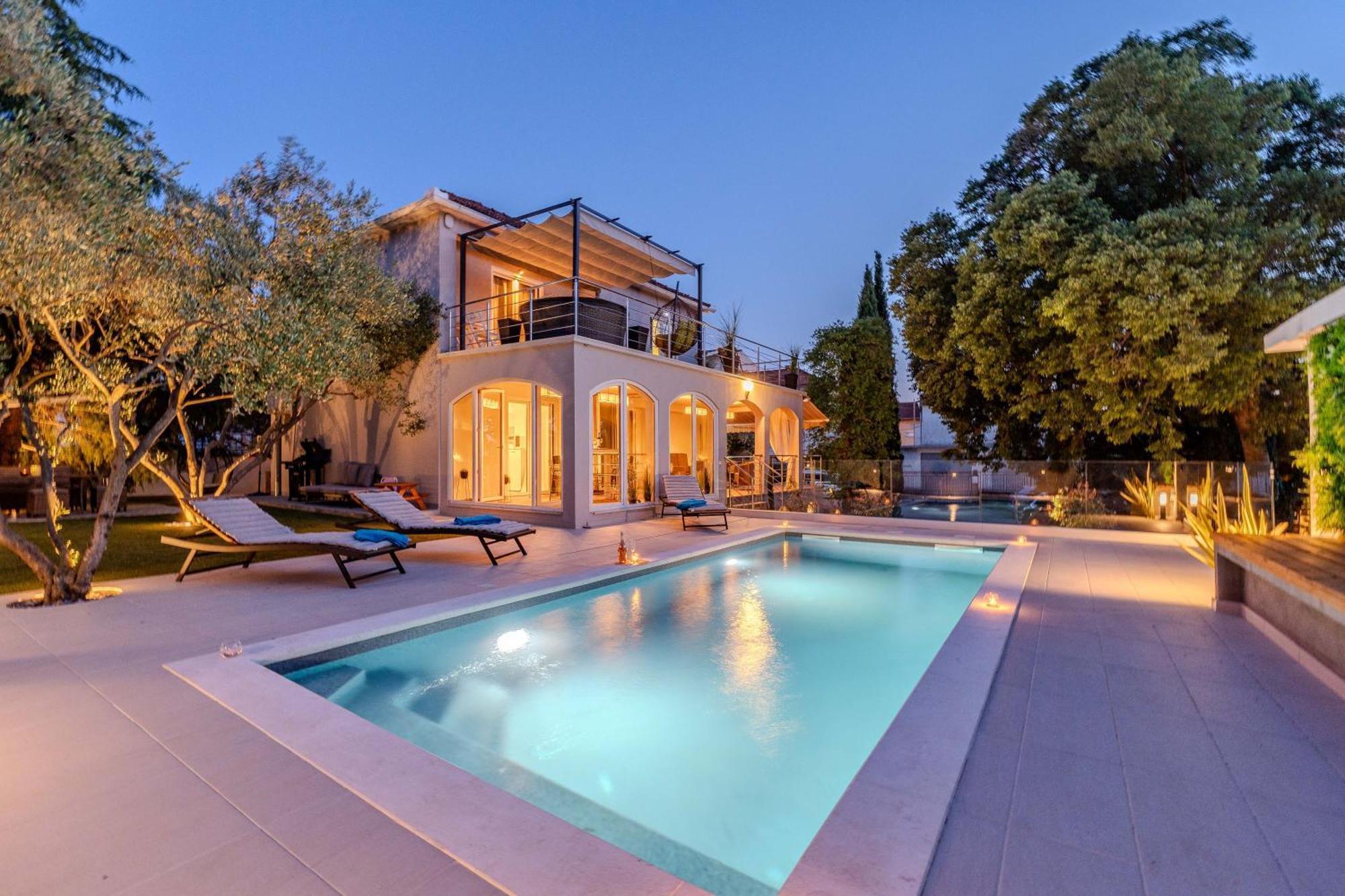 Villa B&D Zadar For The Complete Pleasure Of Vacation !Heated! Private Pool! Green Oasis In The Center Of Zadar, 100M From The Sea Exterior photo